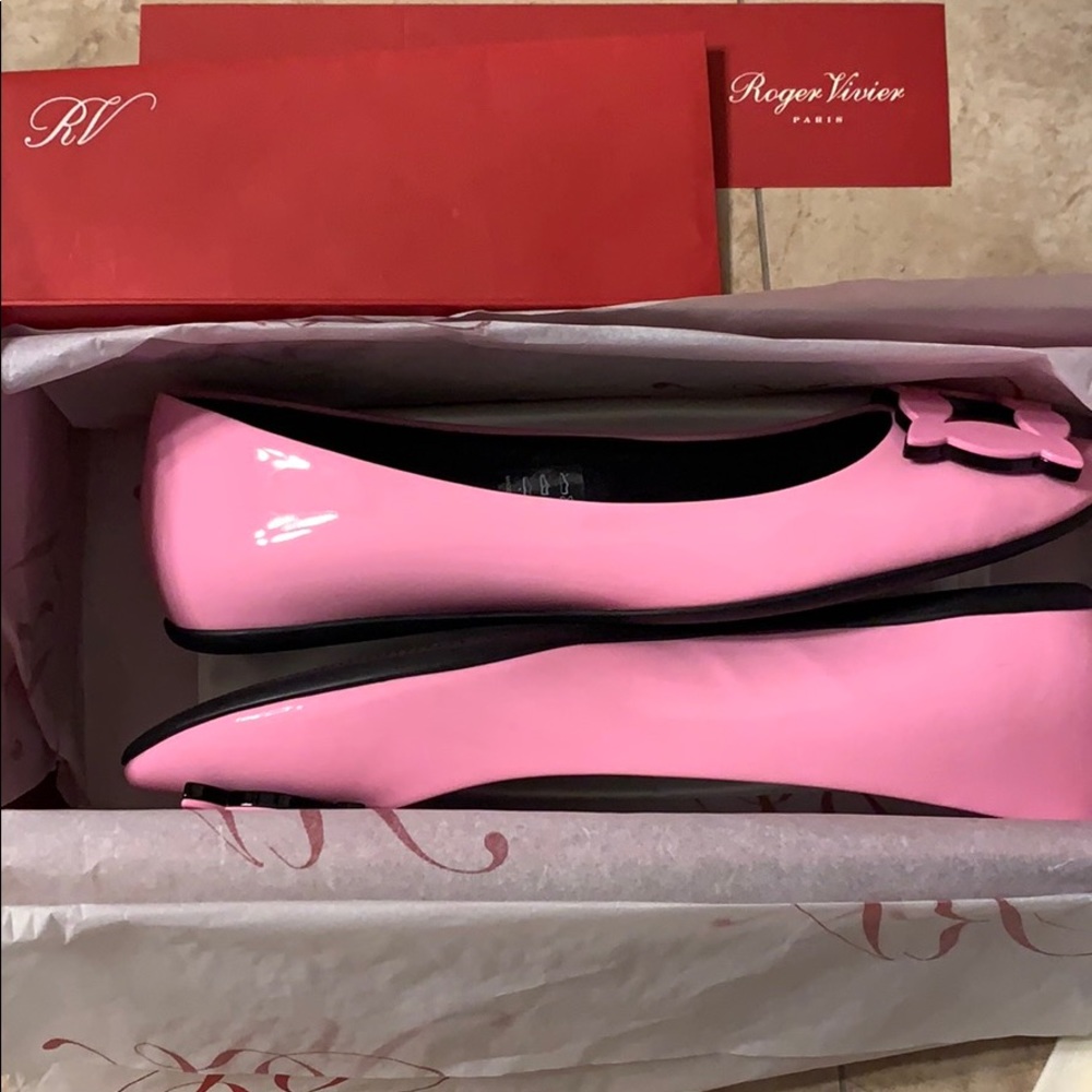 Brand new pink Roger Viver flats- With receipt